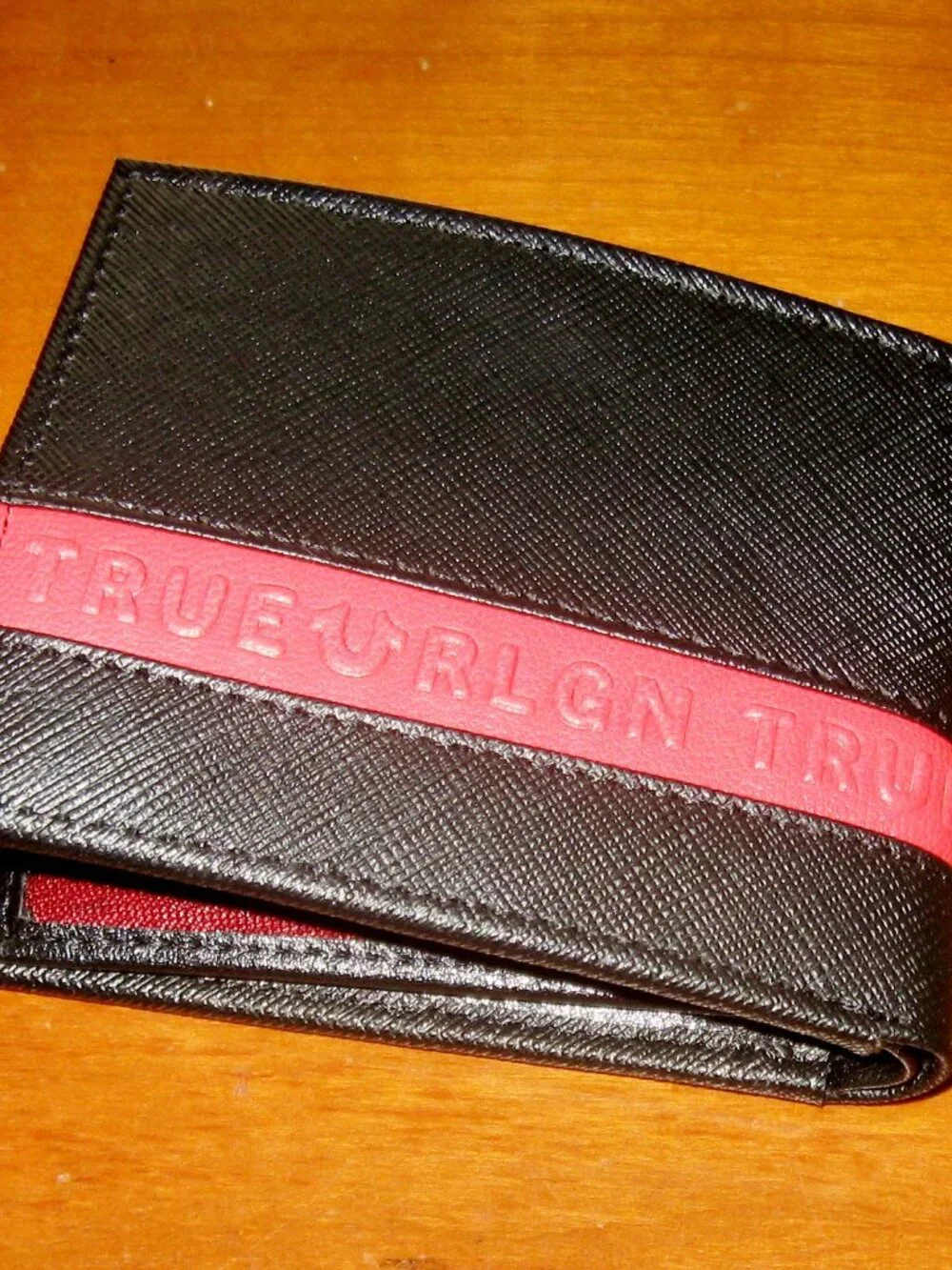 True Religion Slake Wallet Black Red Genuine Textured Leather Exterior Wallet
